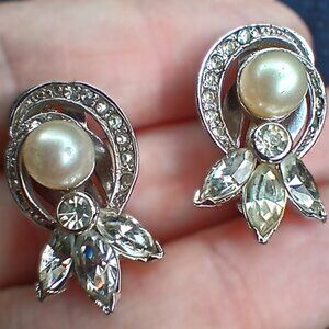 SIGNED Vintage RARE Pennino Rhinestone Faux Pearl Clip-on Earrings - 1940s